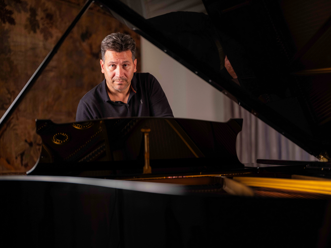 Apollo Giu Galerie 1