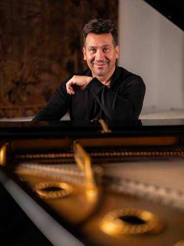 Apollo Giu Galerie 2