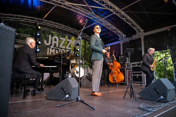 Akio Le & Band - My Nat King Cole Story Galerie 3