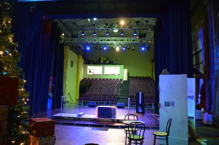 Theater an der Niebuhrg - Hauptbühne Galerie 3