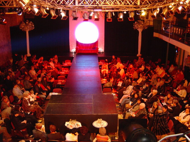 Theater an der Niebuhrg - Hauptbühne Galerie 4